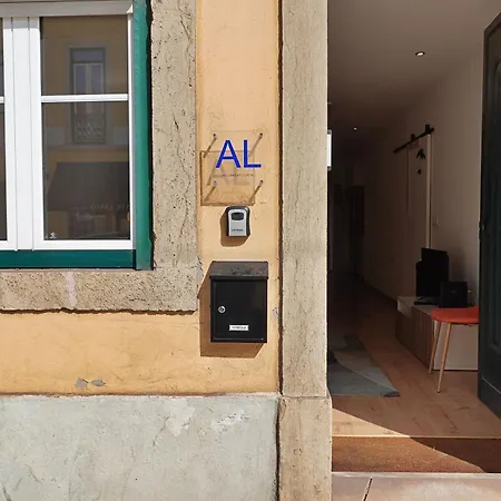 Mbird Lx Yard Apartment Lisbon