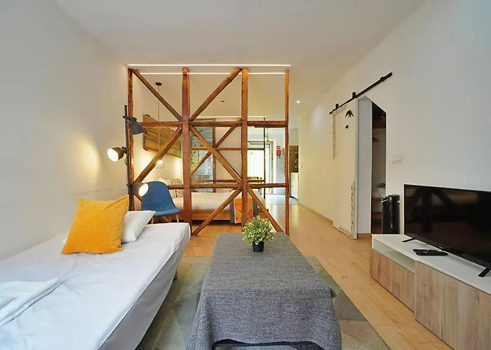 Mbird Lx Yard * Lisboa