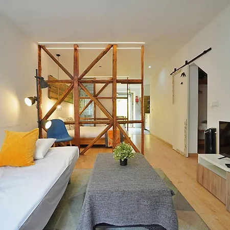 Mbird Lx Yard * Lisbon